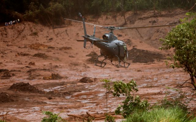 Buscas por sobreviventes são retomadas em Brumadinho, sobe para 37 o número de mortos