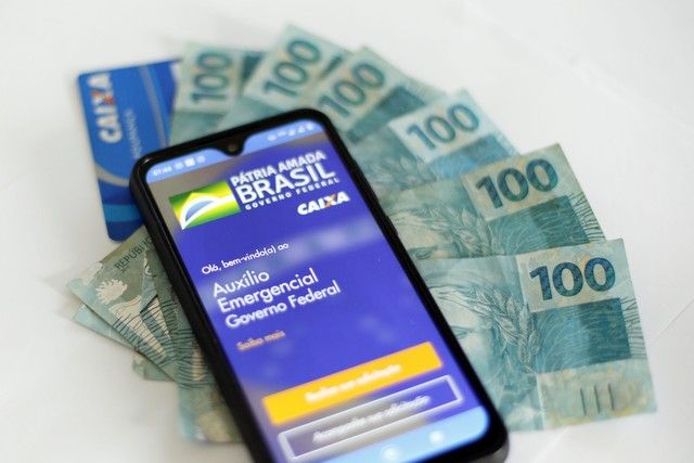 Governo libera mais 8,3 milhões de cadastros do auxílio de R$ 600; outros 5,7 milhões seguem na fila