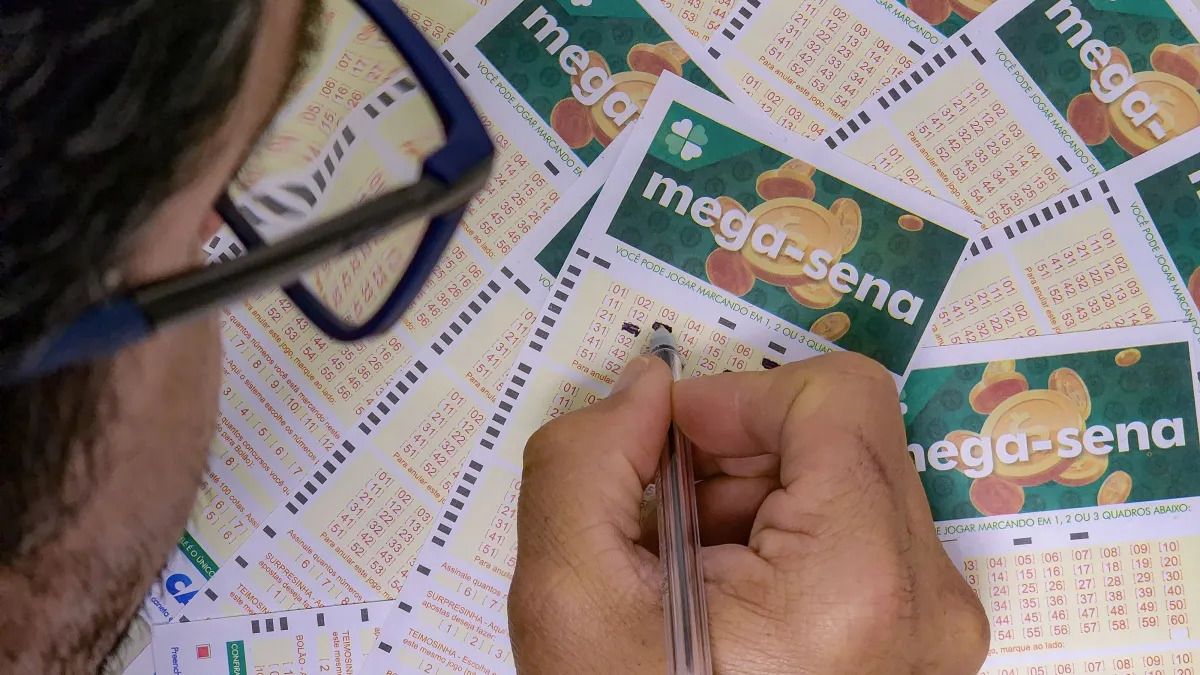 Mega-Sena acumula e prêmio chega a R$ 320 milhões; confira os números sorteados