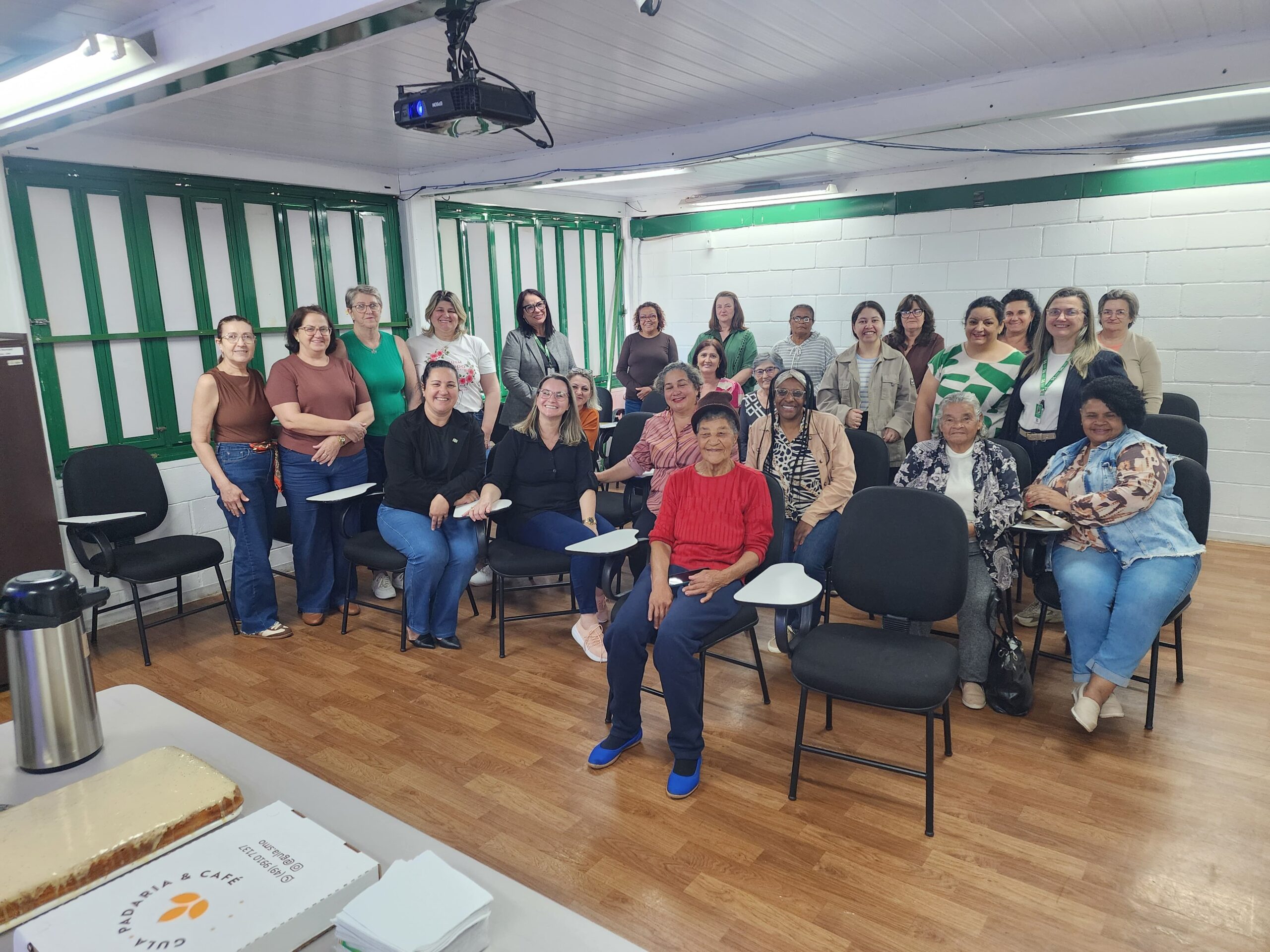 Capacitação sobre educação financeira reúne mulheres dos Clubes de Mães e da ACASMO