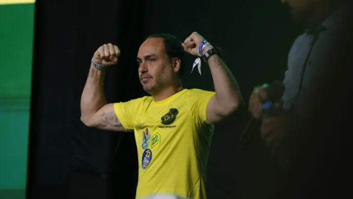 Carlos Bolsonaro é eleito senador por SC nas Eleições 2026