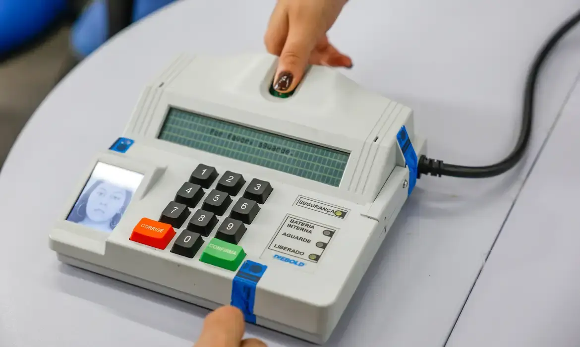 Mais de 33 milhões de eleitores não foram às urnas no último domingo no Brasil