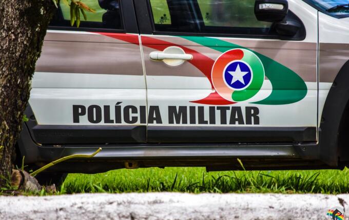 Adolescente de 16 anos é abordado conduzindo motocicleta sem habilitação em Guarujá do Sul