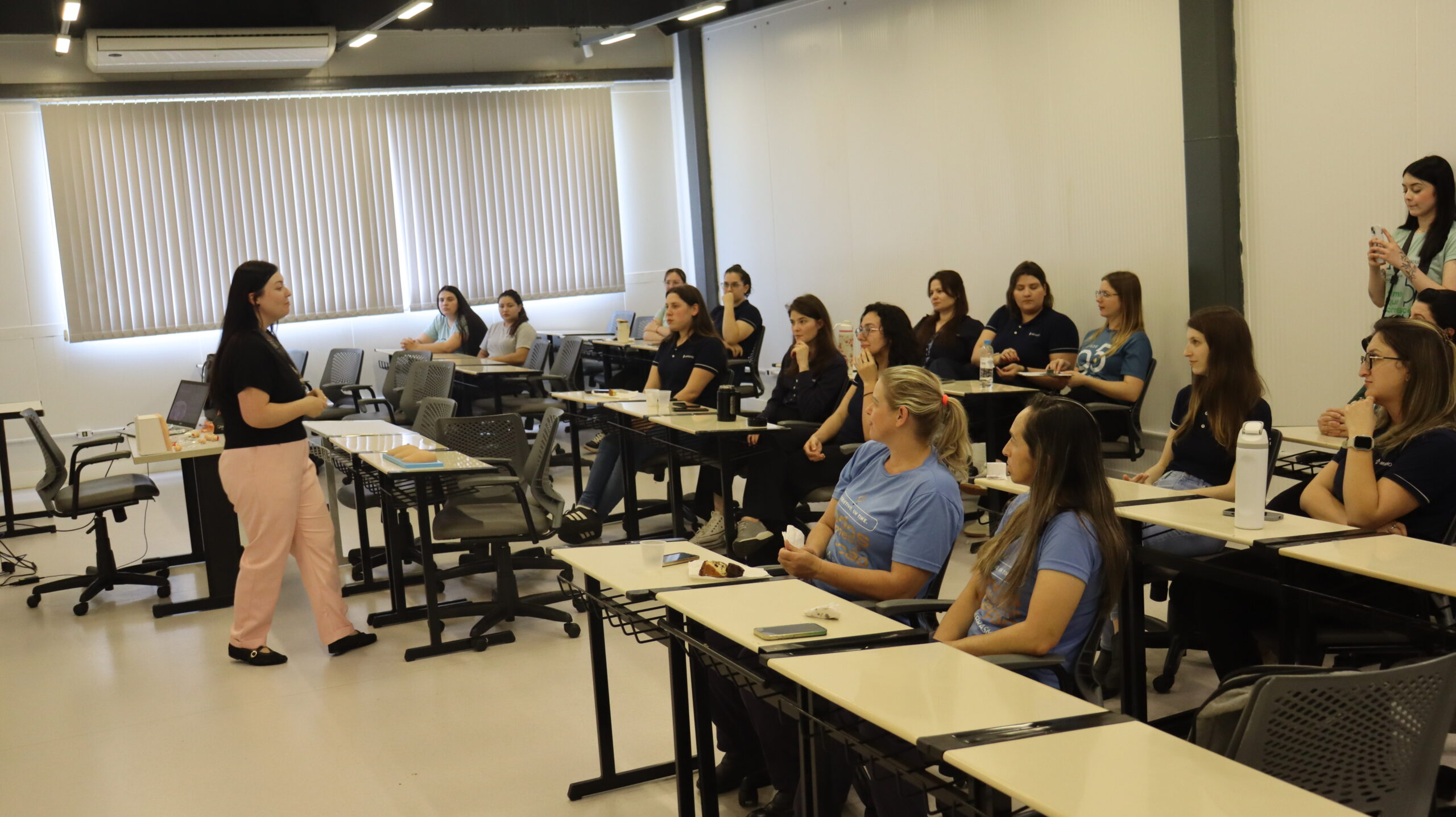 UCEFF promove palestra sobre prevenção ao câncer de mama e do colo do útero
