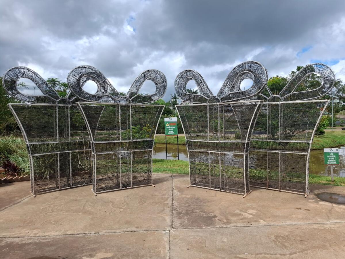 São Miguel do Oeste inicia instalação da decoração natalina para o Natal 2026