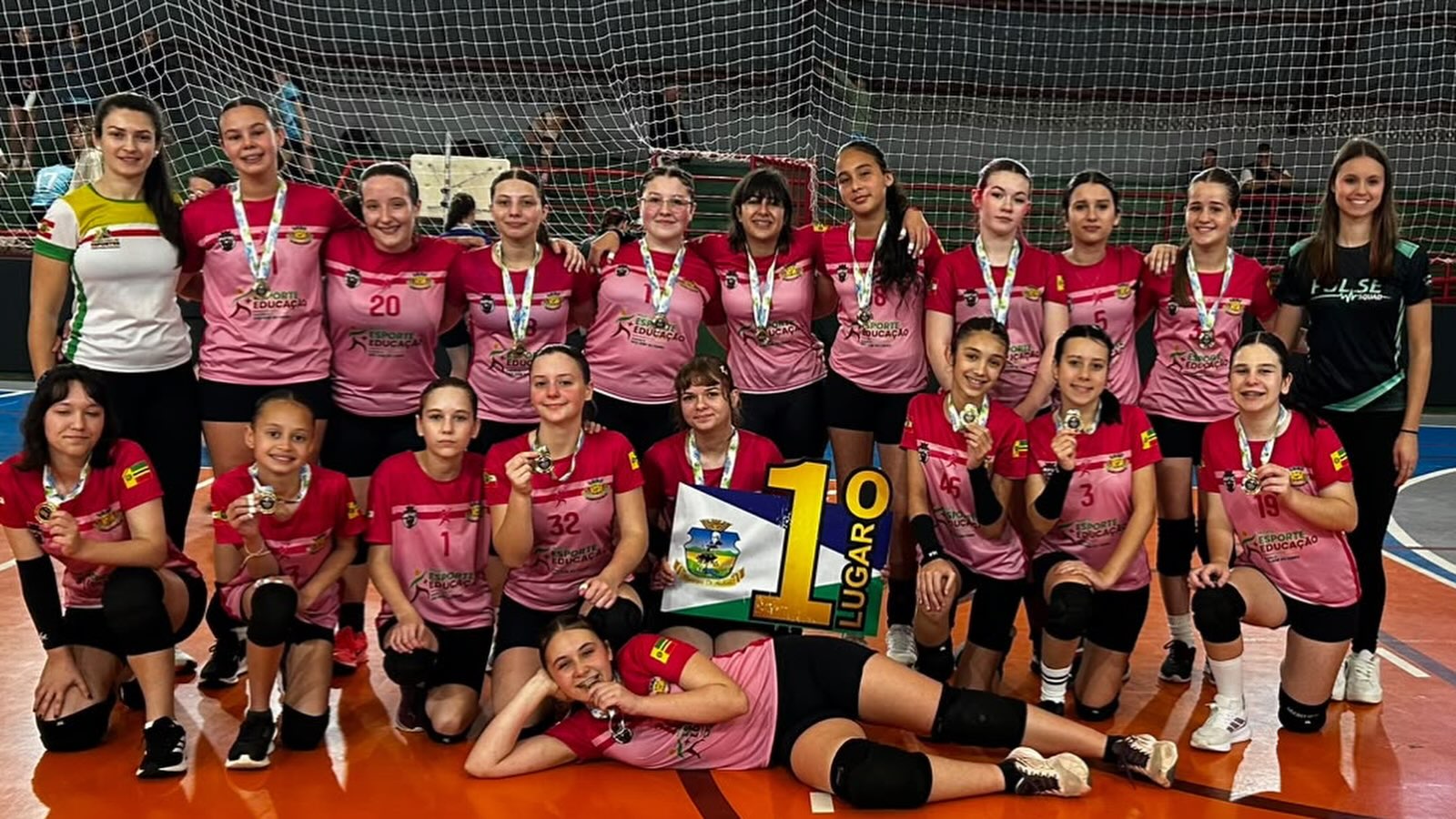 São José do Cedro conquista colocações em competição regional de voleibol