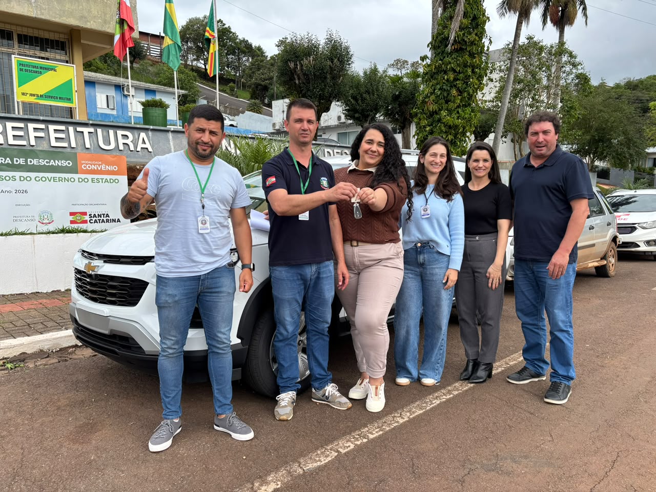 Saúde de Descanso recebe novo veículo para transporte de pacientes