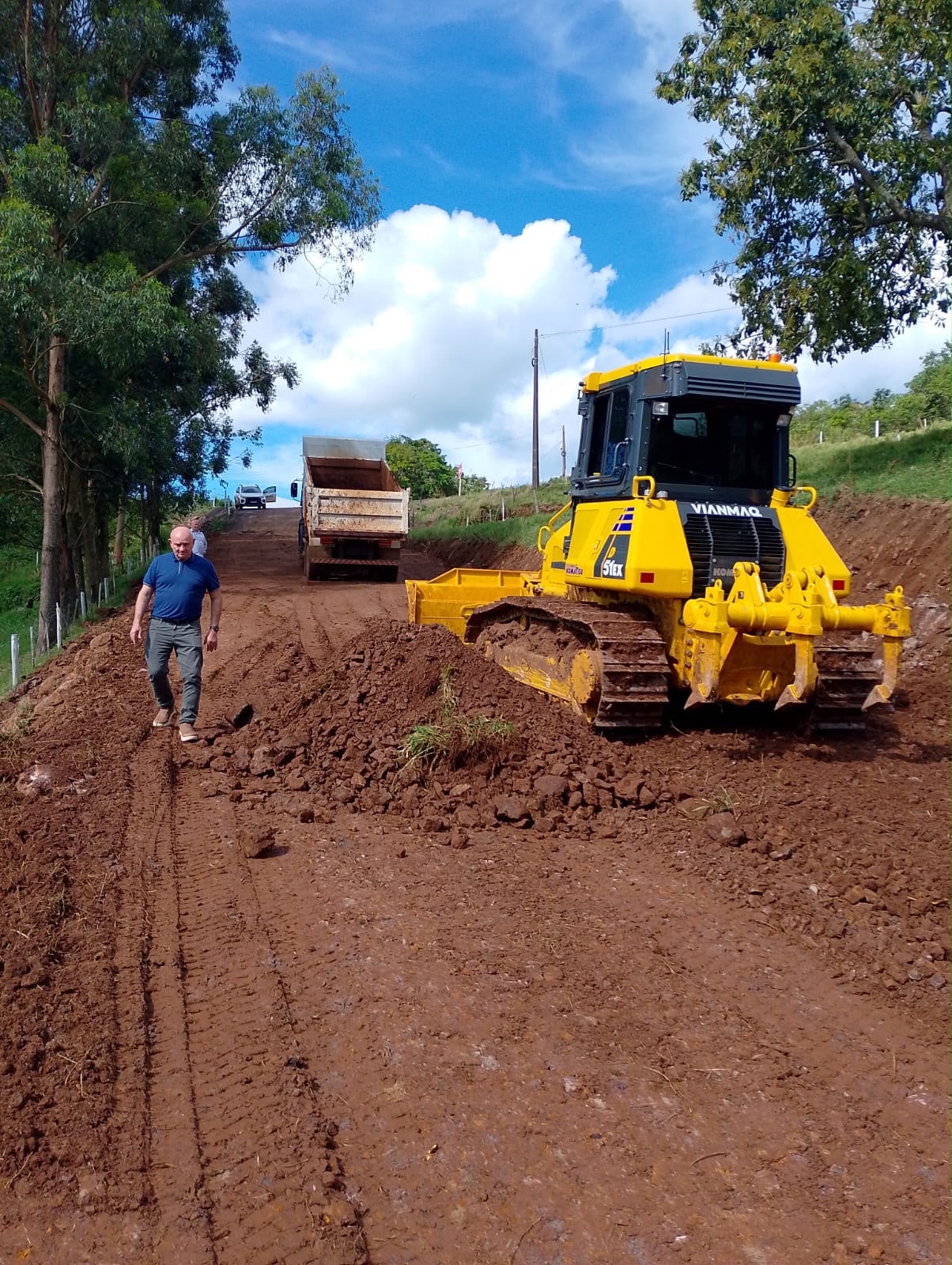 Prefeito de Guaraciaba acompanha melhorias no acesso à BR-163 e no escoamento da produção na Linha Guataparema