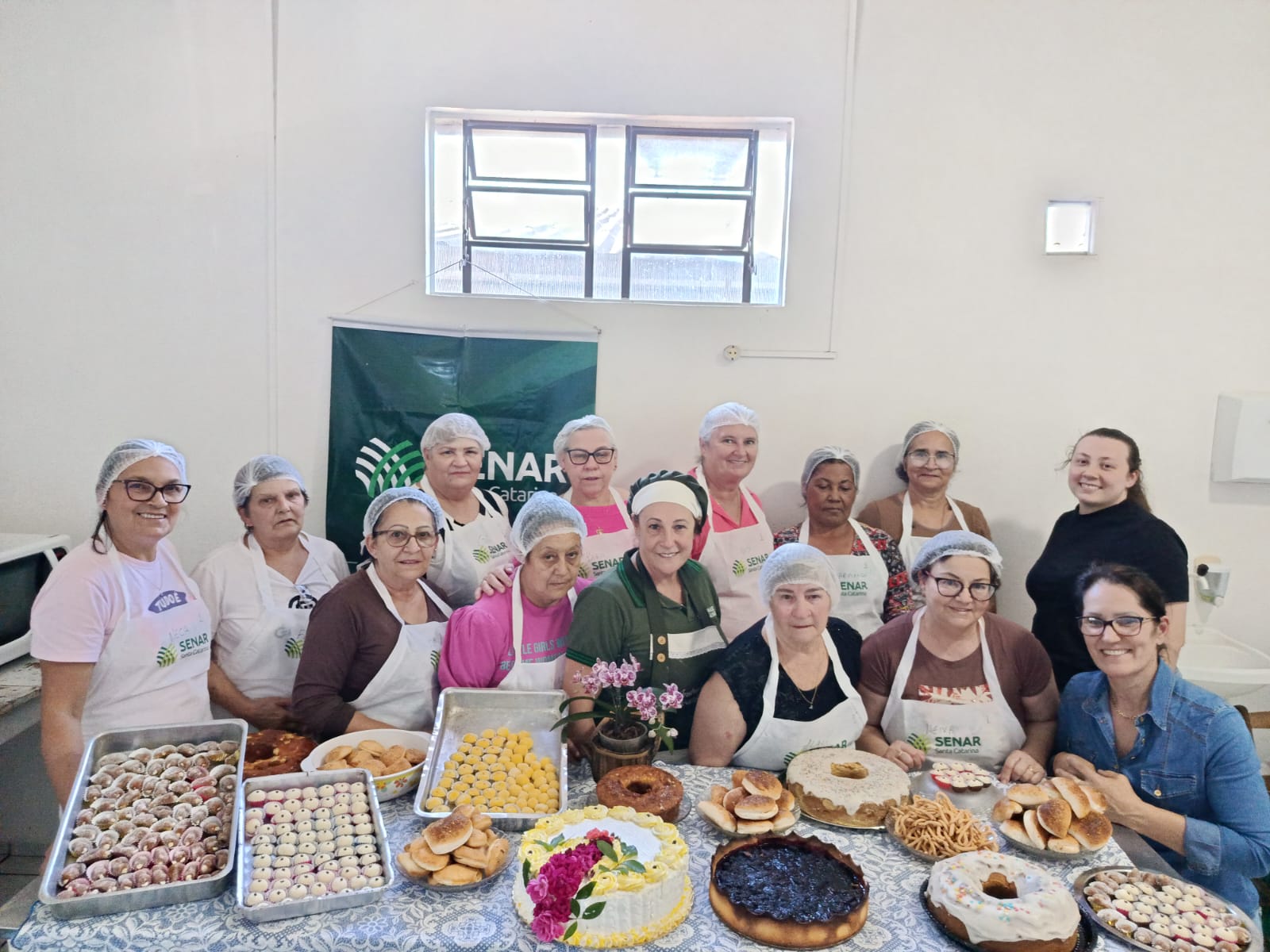 CRAS de Guaraciaba realiza curso de confeitaria com grupo de mulheres do PAIF no Bairro Santa Terezinha