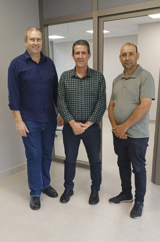 Prefeito e vice-prefeito articulam a destinação de equipamentos agrícolas para Barra Bonita