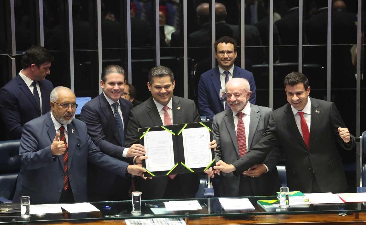 Congresso promulga fim da escala 6×1, que altera jornada de trabalho; veja o que muda e quando começa a valer