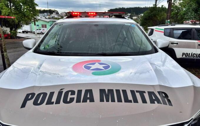 Homem tenta agredir policial durante atendimento de briga em SMO