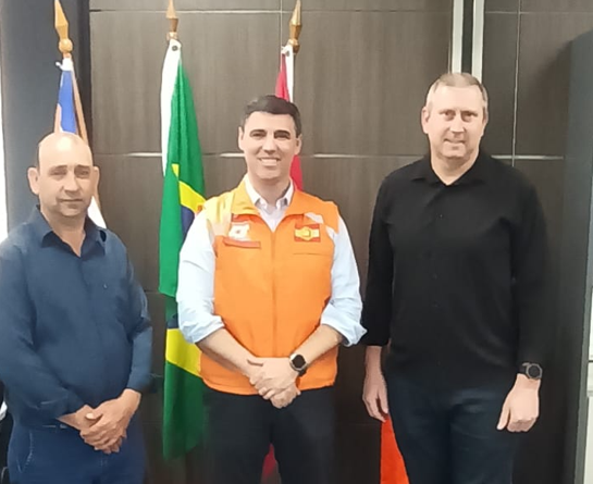 Prefeito e vice-prefeito tratam de investimentos e ações da Defesa Civil para Barra Bonita