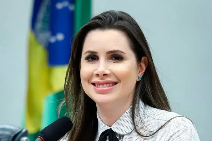 Conheça a trajetória de Carol de Toni, senadora eleita por Santa Catarina