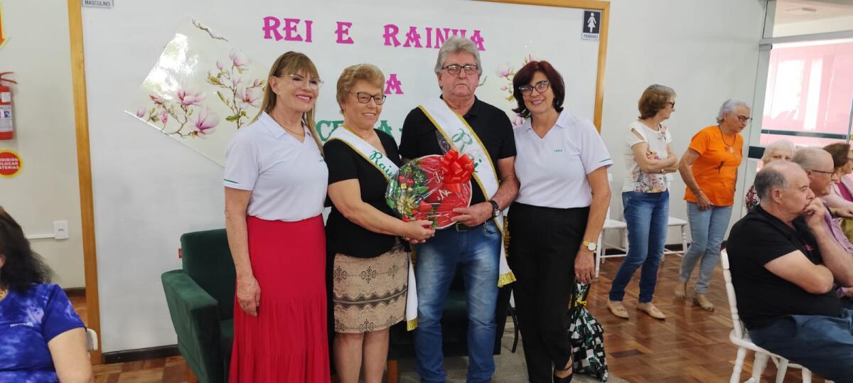 Baile reúne terceira idade e define novo Rei e Rainha Vovô de São José do Cedro