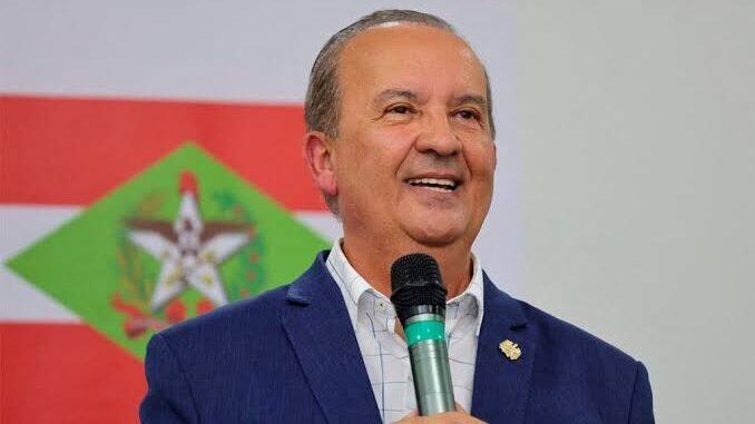 Jorginho Mello é reeleito governador de Santa Catarina no 1º turno